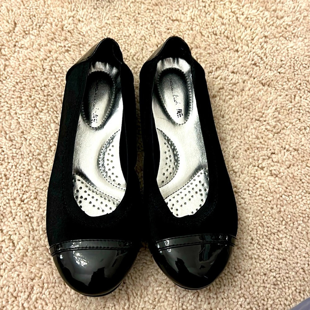 American Eagle brand little girls size 2 black dress shoe.